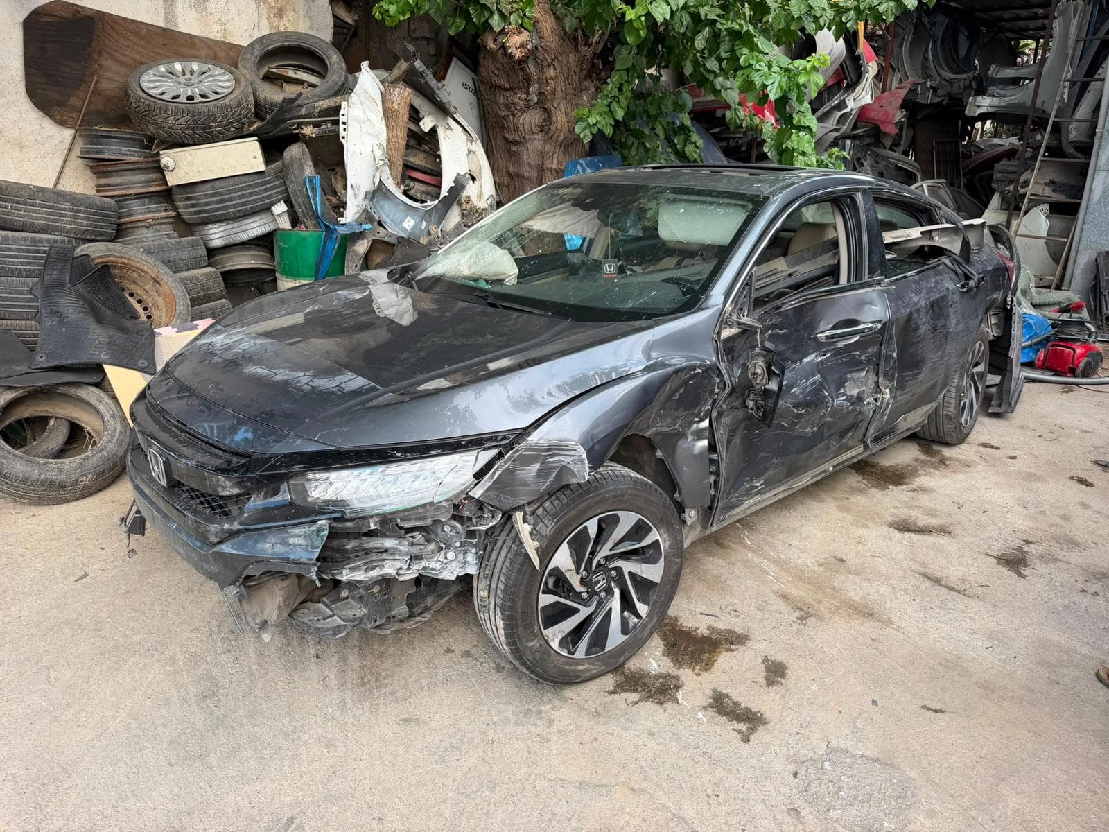 Honda Civic · Yan-ön hasarlı