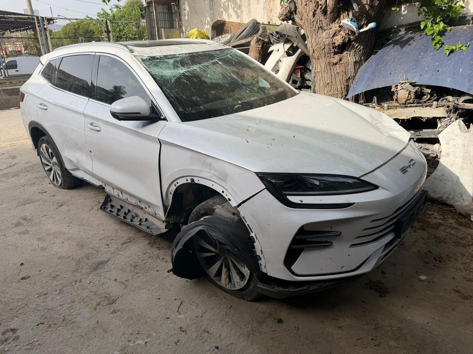 BYD · Camı kırık · çalışmıyor
